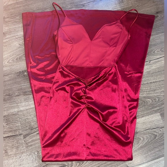 wine red silk gown - Picture 2 of 2